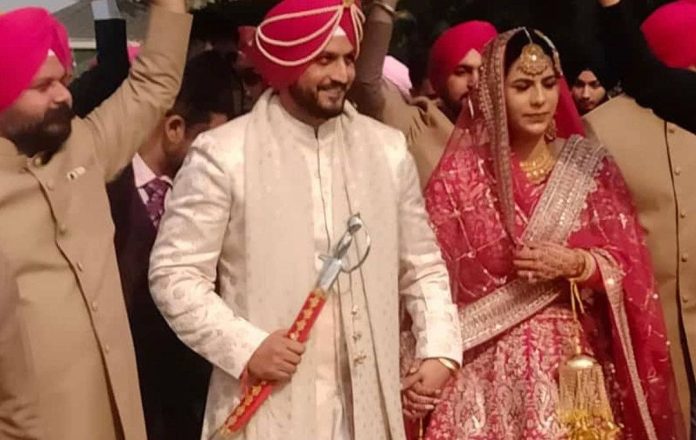 Some pictures of Gurnam Bhullar's wedding also came out