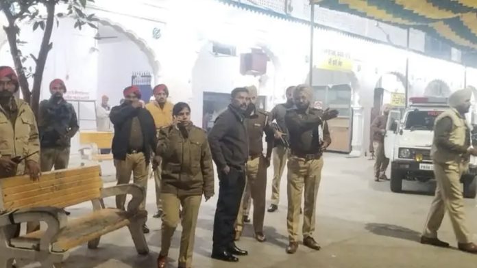 Sultanpur Nihangs And Police: